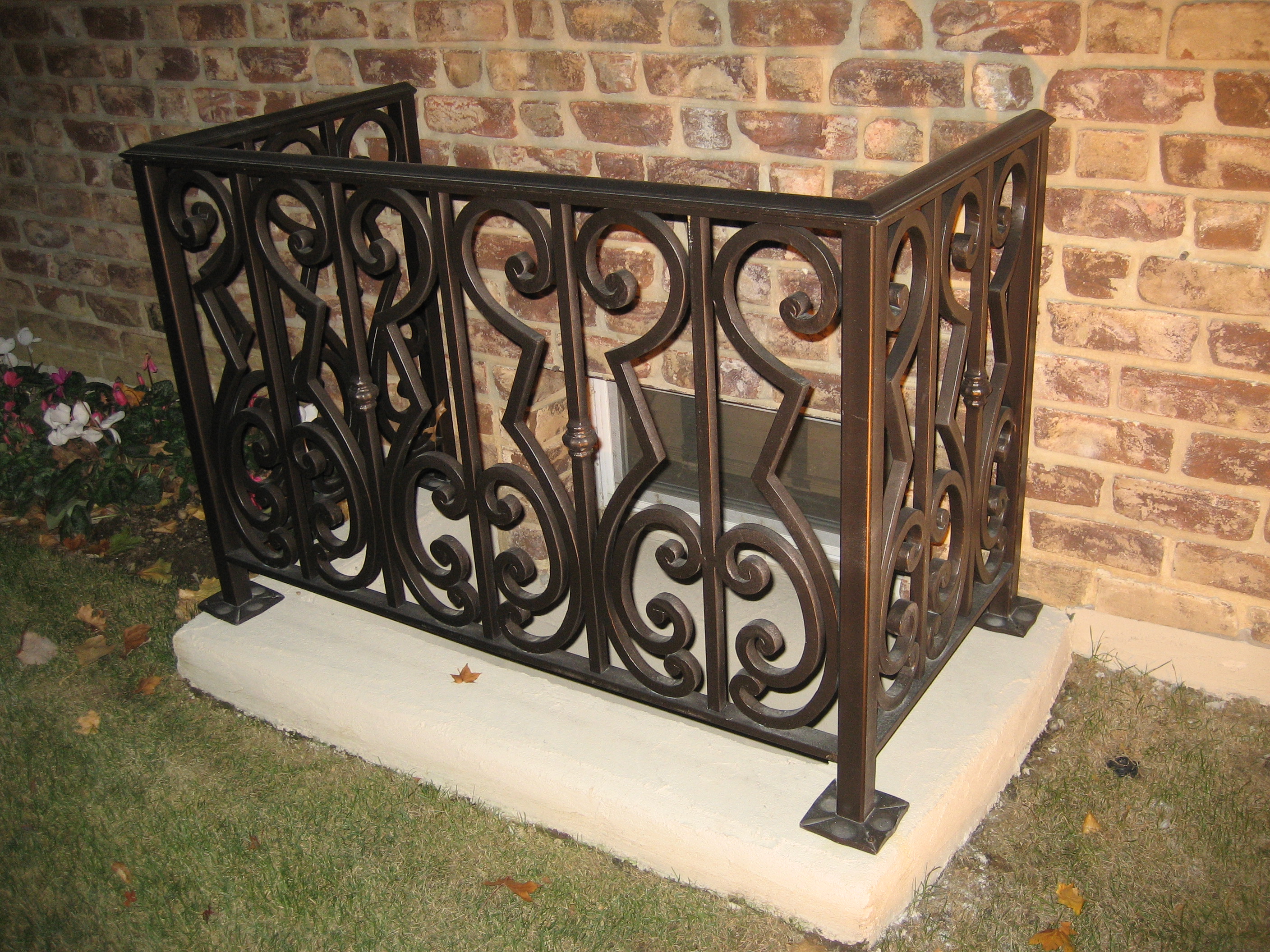 R206 Ornamental fence 