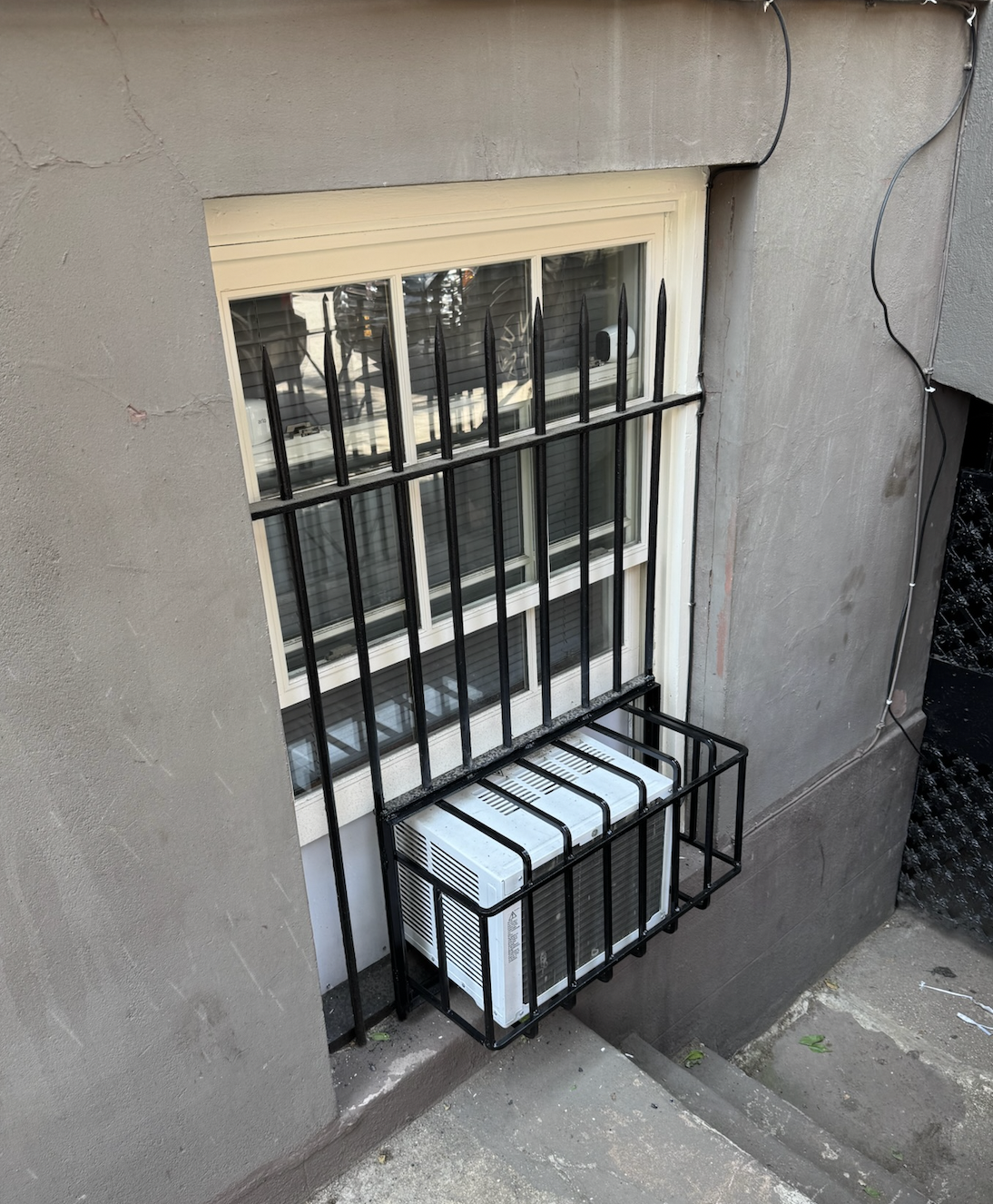 GU052 Security grille with pointed spear-top pickets and AC cage