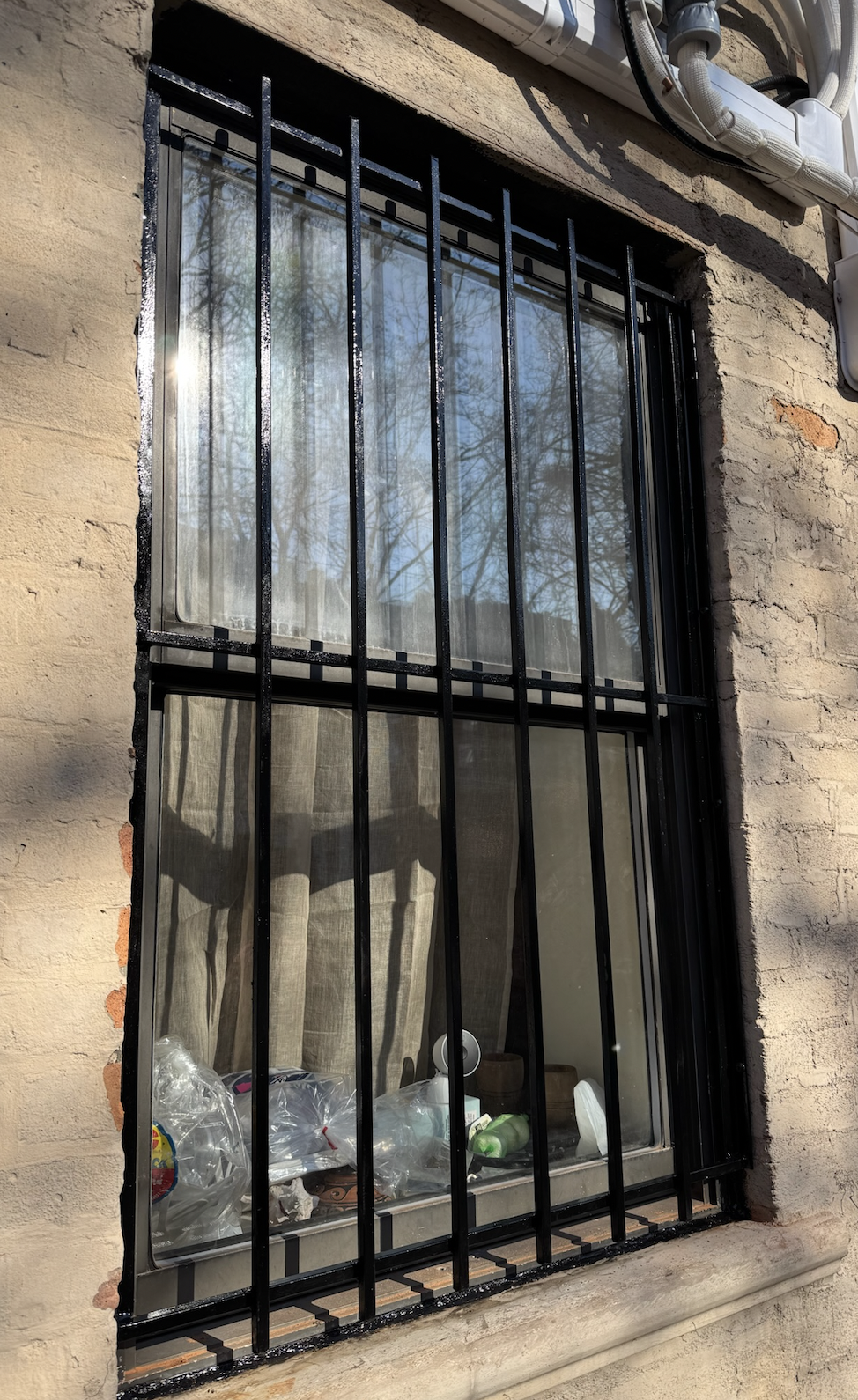 GU154 Simple grille with vertical bars 