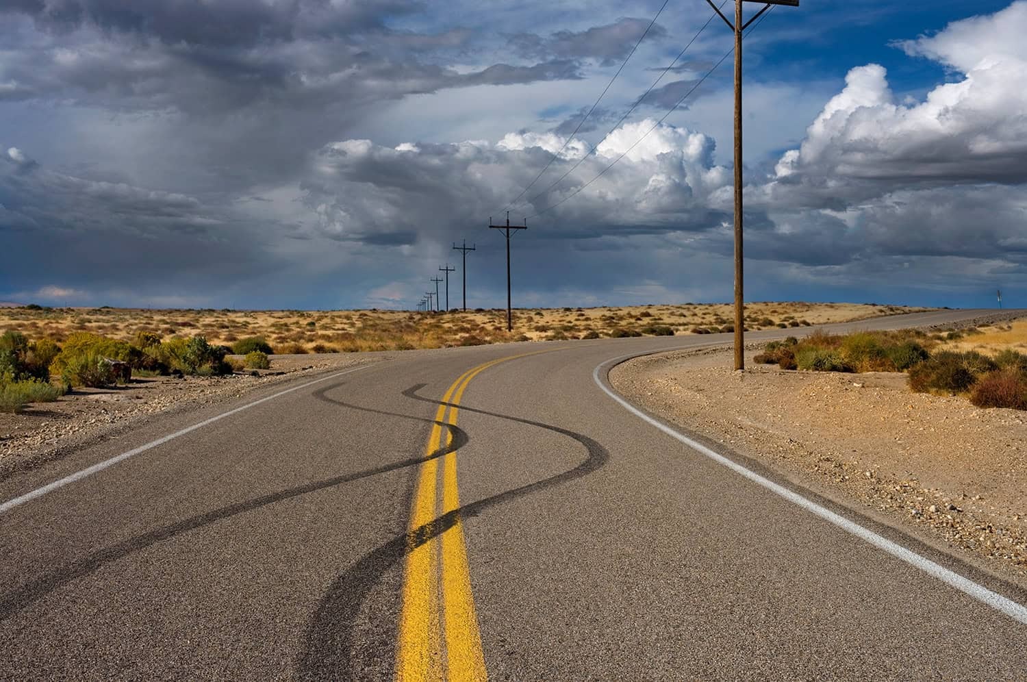 The Risks of Swerving: How to Safely Change Lanes and Prevent Accidents