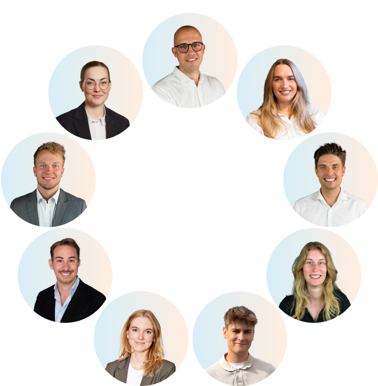 ComplyClouds ekspertteam vist i et forbundet cirkulært layout, der fremhæver enhed og servicekvalitet.