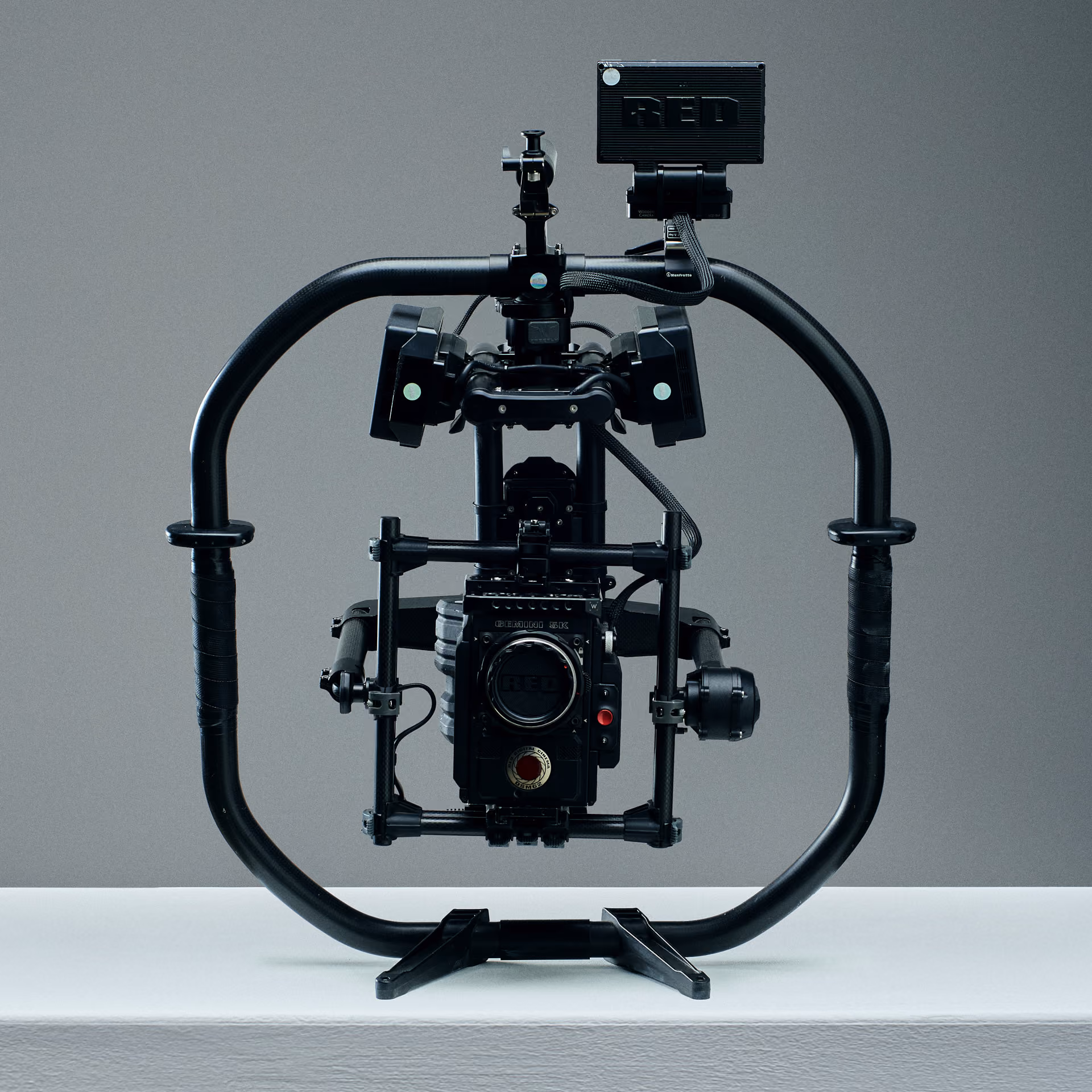 Studiofoto von MoVi Pro TB50 Gimbal / RED Gemini Bundle (Iginite Digi Power Expansion)