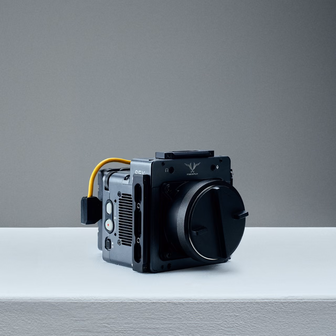 Studiofoto von Freefly Ember S5K (Active EF Mount, 4TB)