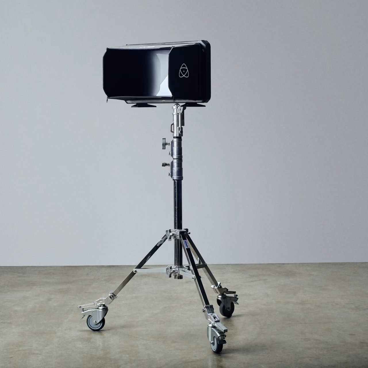 Studiofoto von Atomos Sumo 19 Kunden Monitor VESA Mount (19" Zoll)