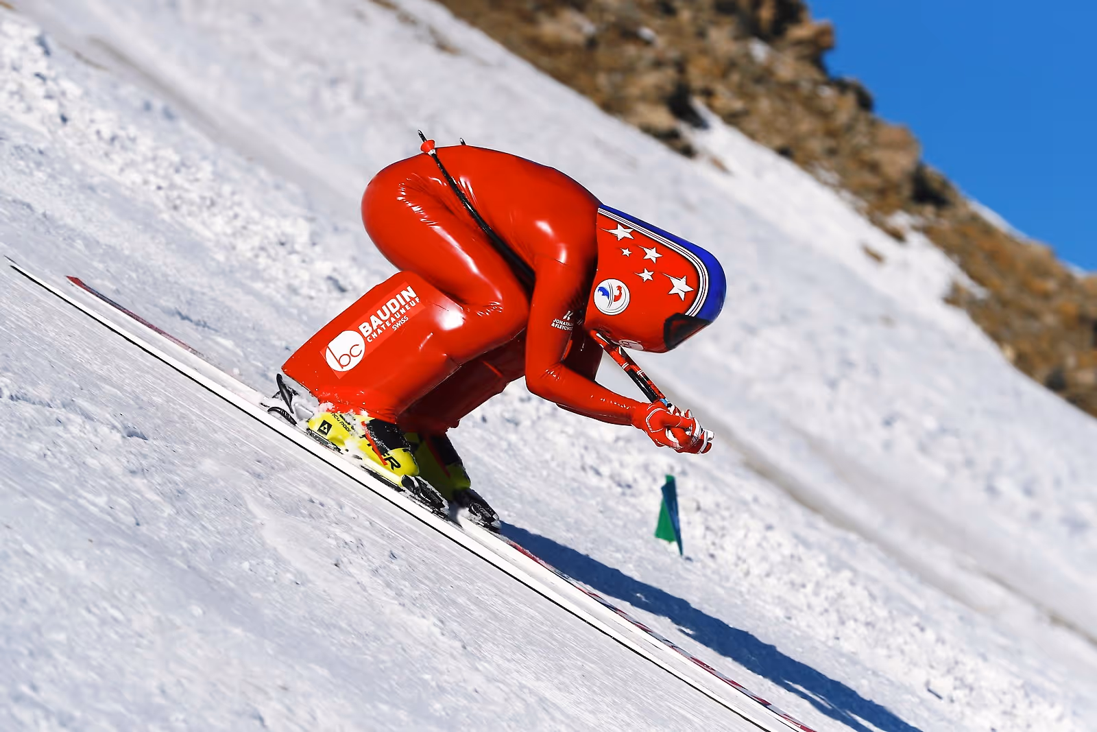 Découvrez le Ski de vitesse au Comité Ski Mont-Blanc, ou kilomètre lancé. 