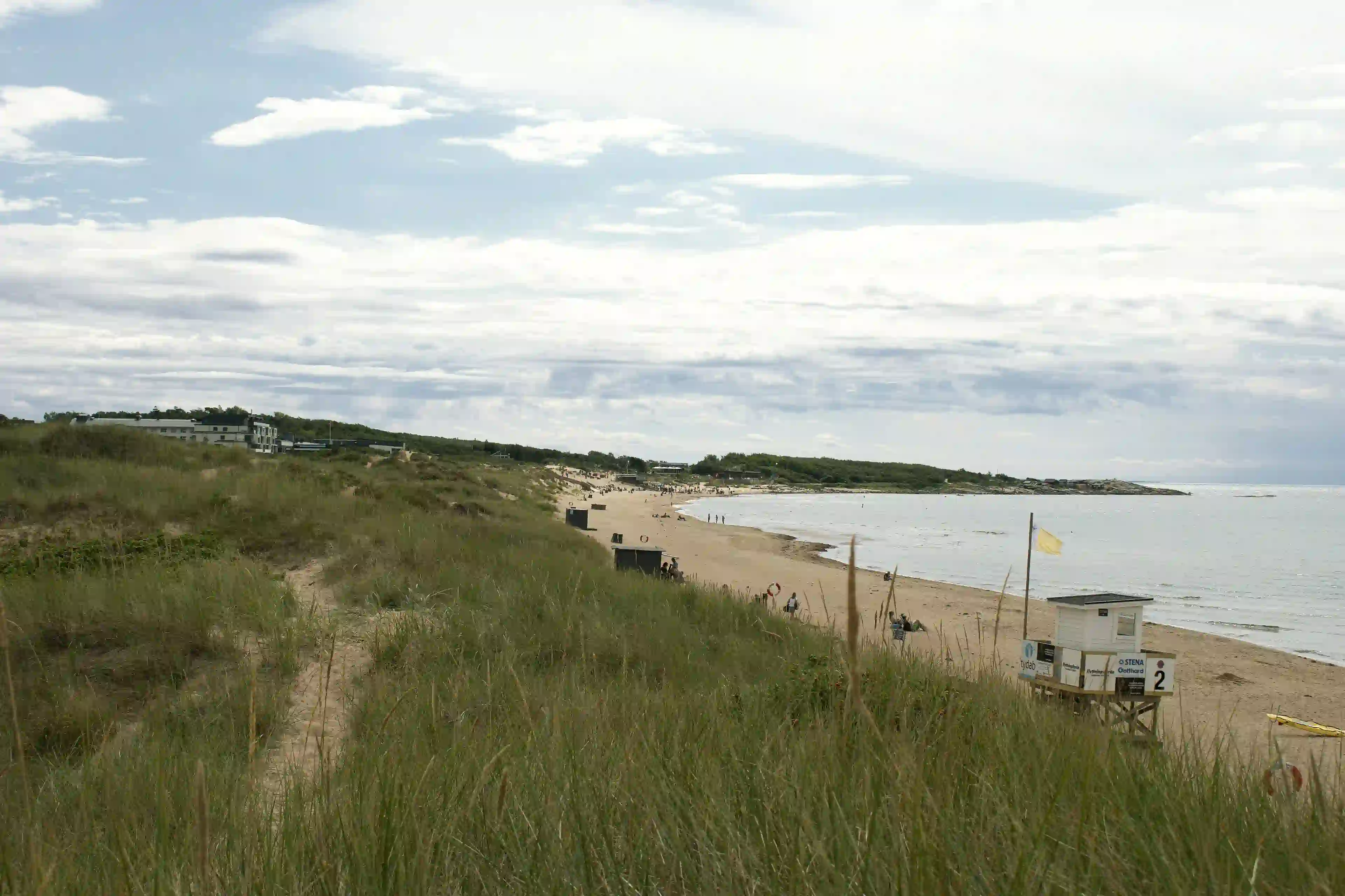 Tylösands strand i Hallands län med sand, hav och kustnära miljö vid Halmstad.