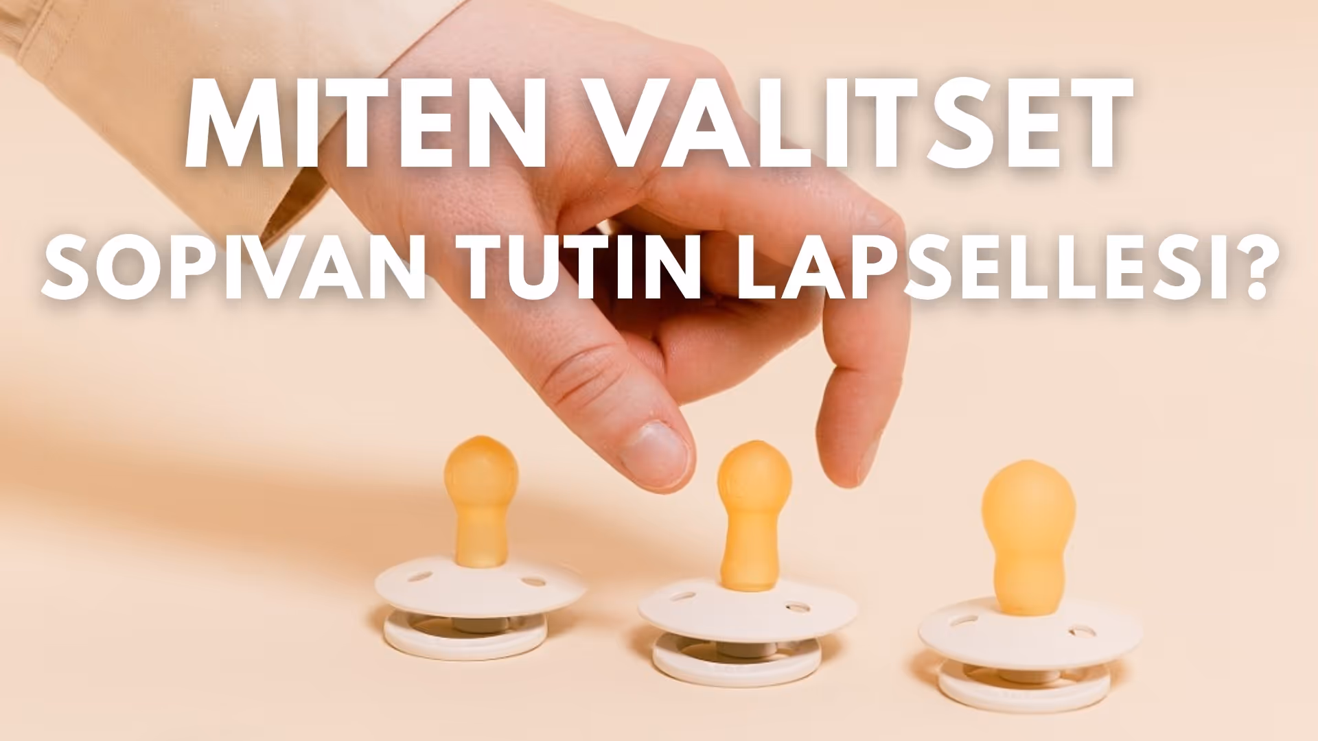 Teksti: Miten valitset sopivan tutin lapsellesi? Kuvassa käsi joka on tarttumassa yhteen kolmesta tutista, jotka ovat rivissä vierekkäin.