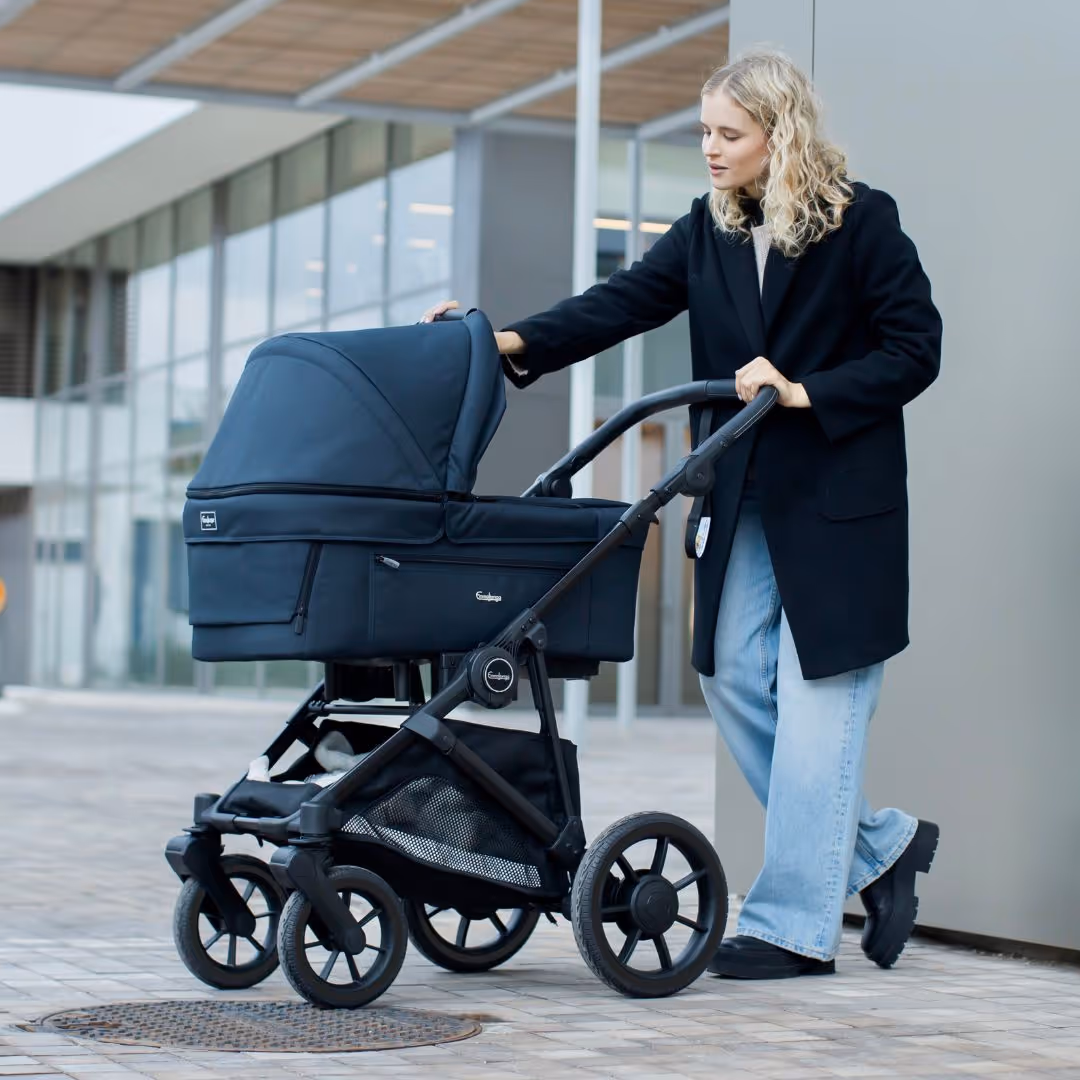 Emmaljunga Super Sonic yhdistelmävaunut värissä Urban Dark Navy