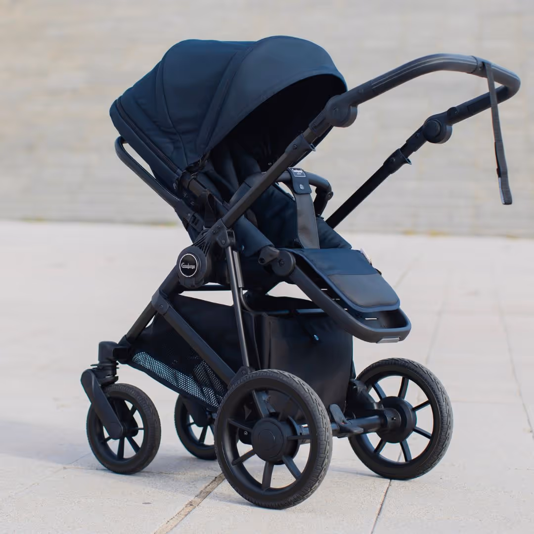 Emmaljunga Super Sonic rattaat Sonic Ergo istuimella, värissä Urban Dark Navy