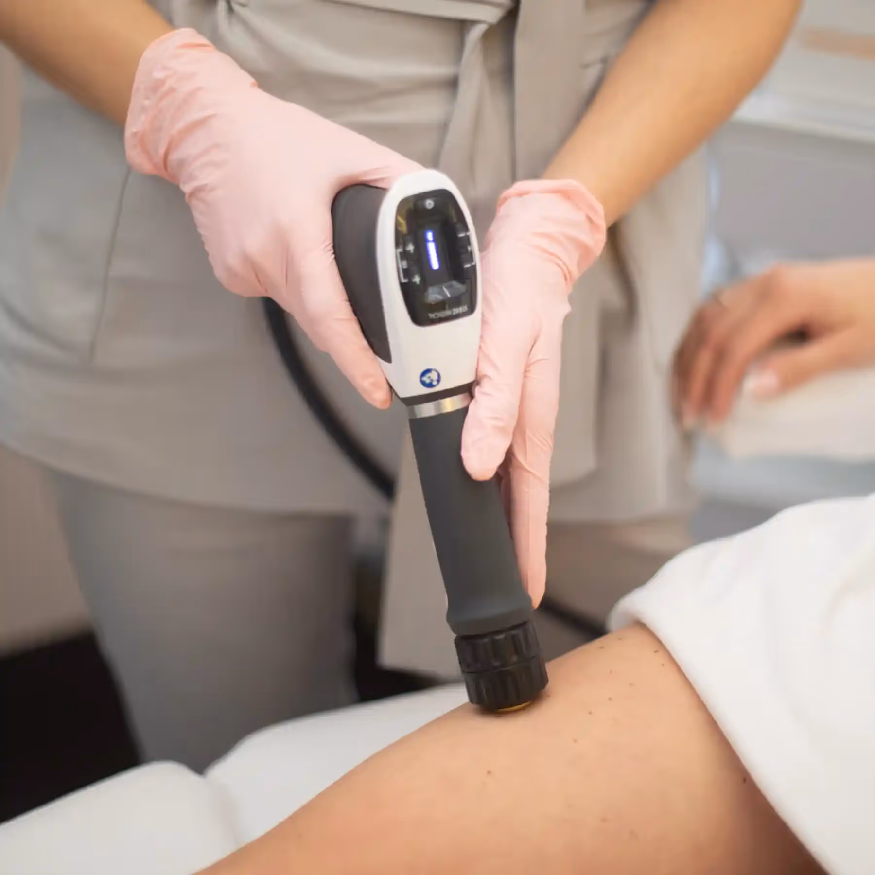 Jak wygląda terapia falą uderzeniową STORZ D-Actor?