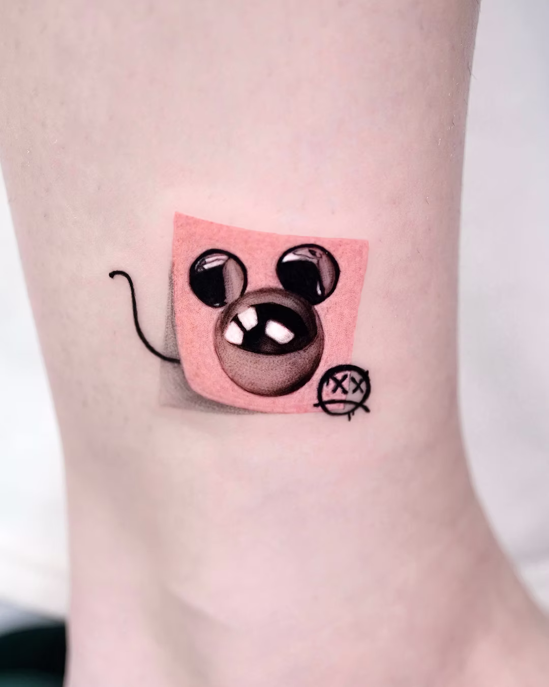 At Monolith Studio, we’ve always stood at the crossroads of innovation and craftsmanship—bringing together some of the most forward-thinking tattoo artists from around the world. From architectural linework to generative art based on brainwaves, pushing boundaries is in our DNA. Today, we’re diving into a tattoo style that’s been capturing the attention of collectors, artists, and design obsessives alike: chrome tattoos. Whether you’ve seen them trending online or you’re just hearing about them for the first time, this blog was written to give you everything you need to know—from the roots of the style to why some of the best chrome tattoo work in the world is being created right here at Monolith.