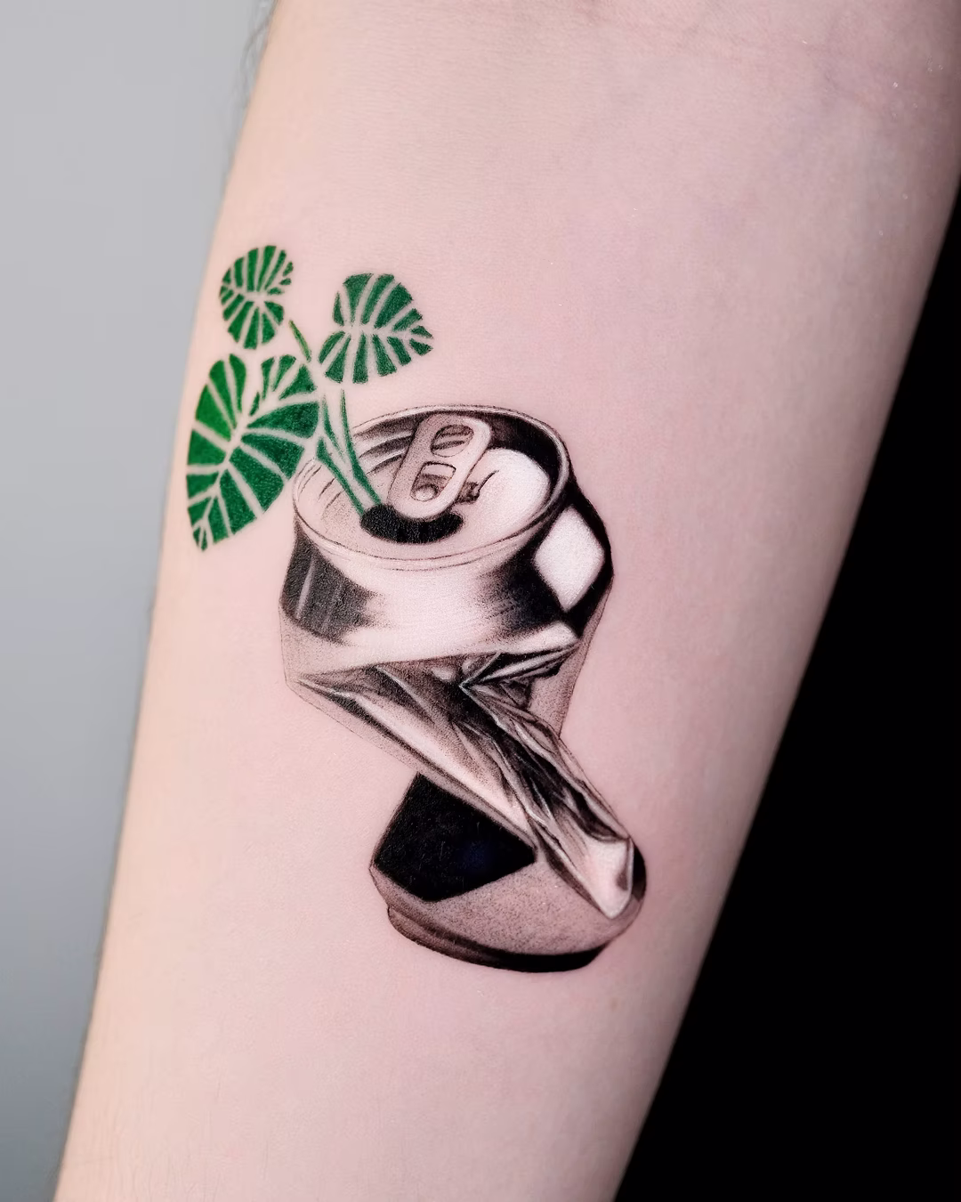 At Monolith Studio, we’ve always stood at the crossroads of innovation and craftsmanship—bringing together some of the most forward-thinking tattoo artists from around the world. From architectural linework to generative art based on brainwaves, pushing boundaries is in our DNA. Today, we’re diving into a tattoo style that’s been capturing the attention of collectors, artists, and design obsessives alike: chrome tattoos. Whether you’ve seen them trending online or you’re just hearing about them for the first time, this blog was written to give you everything you need to know—from the roots of the style to why some of the best chrome tattoo work in the world is being created right here at Monolith.