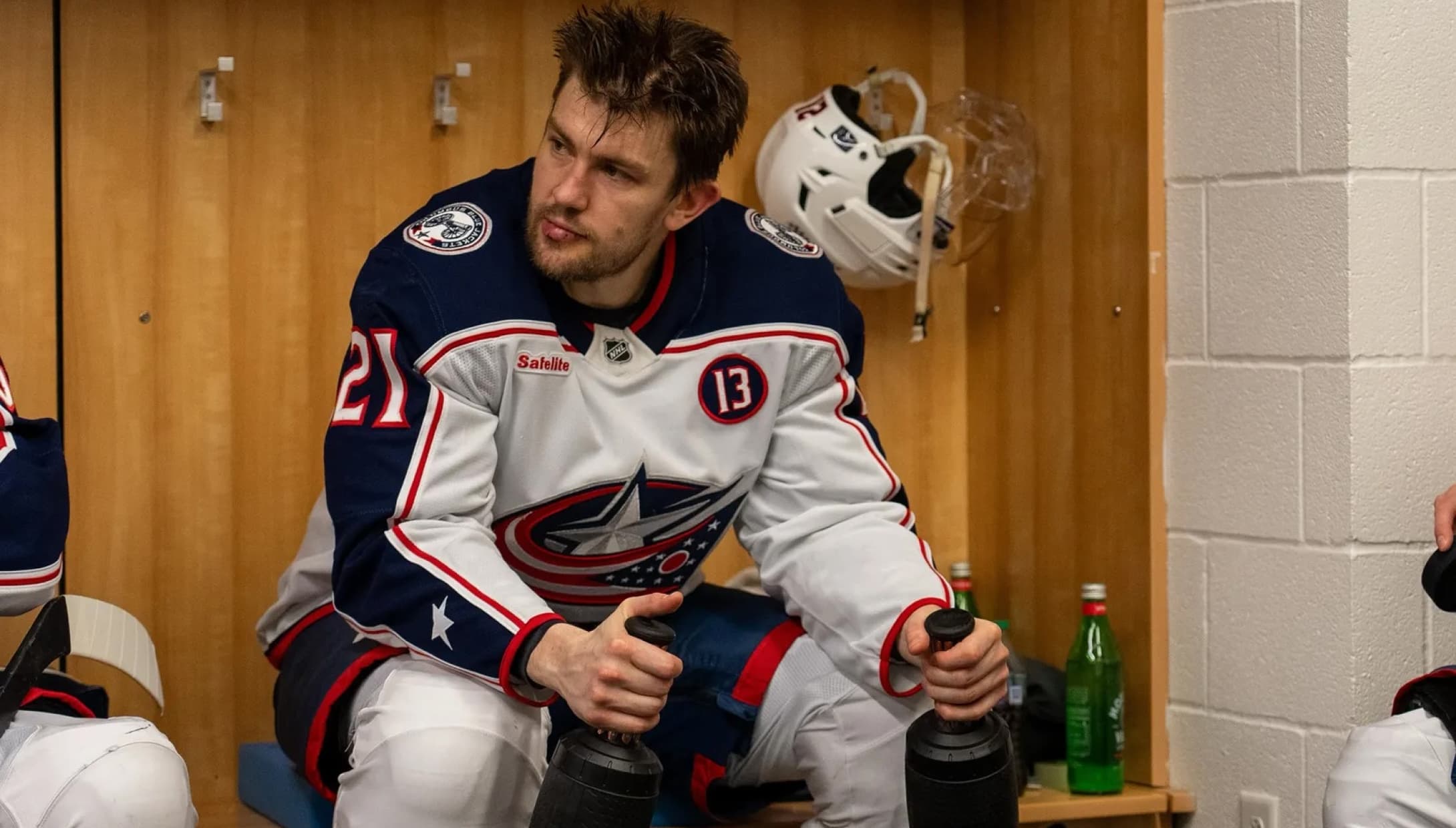 Professional hockey player uses palm cooling for in-game recovery