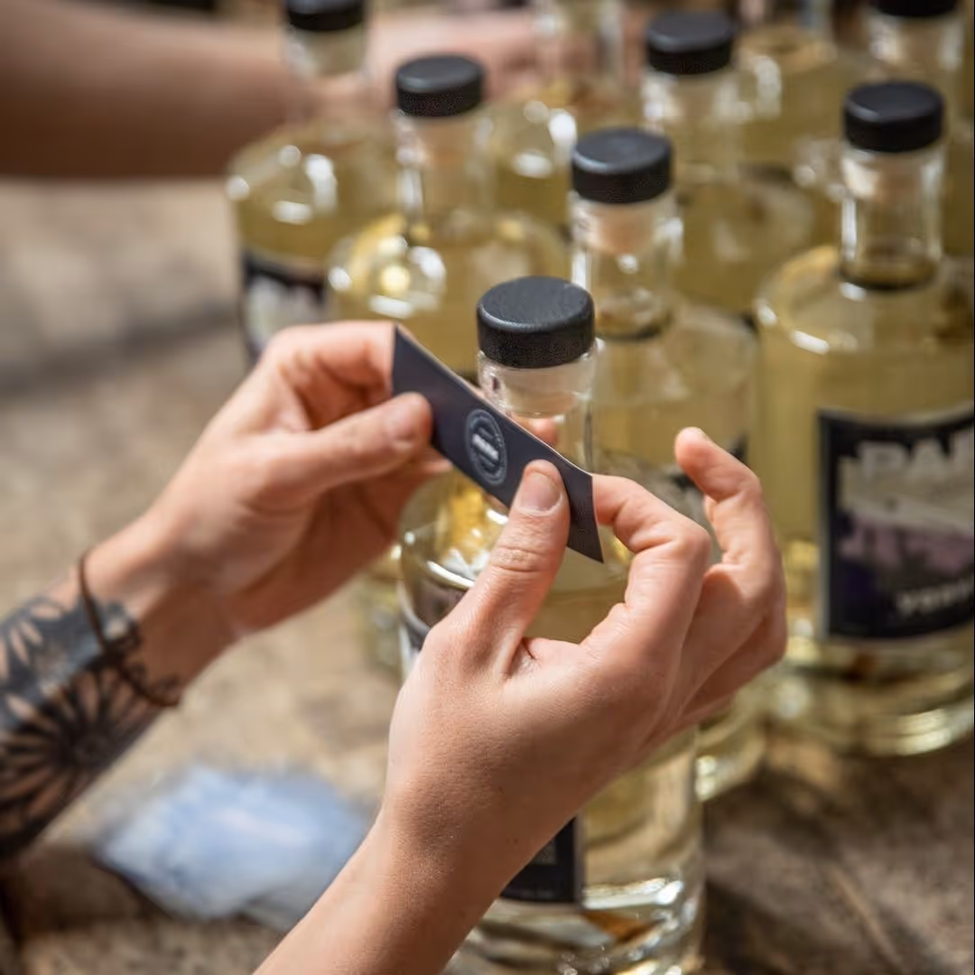 Hand-crafted spirits. Come learn how our glacier-to-glass magic is made on our FREE daily distillery tour! ⁠
⁠
Link in bio to sign up - option to add a spirit tasting and the Blend Your Own Gin Experience.⁠
⁠
#glaciertoglass #vanillavodka #parkdistillery #distillerytour #freetour #banff #freeinbanff