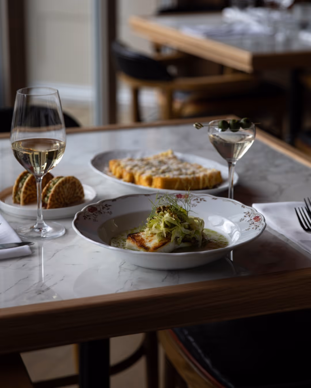 We couldn't be more excited to be hosting the Visa Infinite Dining Series tomorrow night. Chef @justin_leboe will be joined by @chefdavidleeder of @dopo.yyc for a one-night-only collaboration, bringing fresh takes on Italian cuisine to Banff.

#BanffDining #LupoBanff #VisaInfinite #ItalianCuisine #BanffEats #ItalianRestaurant #ItalianBanff #Canadas100Best