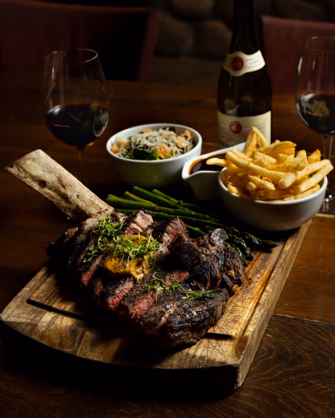Our 40oz AAA Tomahawk is a show-stopper—carved to share and served with crisp caesar salad, golden fries, seasonal vegetables, and your choice of sauce. 

This is steak night, elevated. 🥩🍷

#BanffDining #AlbertaBeef #TomahawkSteak #BanffRestaurants #CanadianCuisine #TheMapleLeafBanff