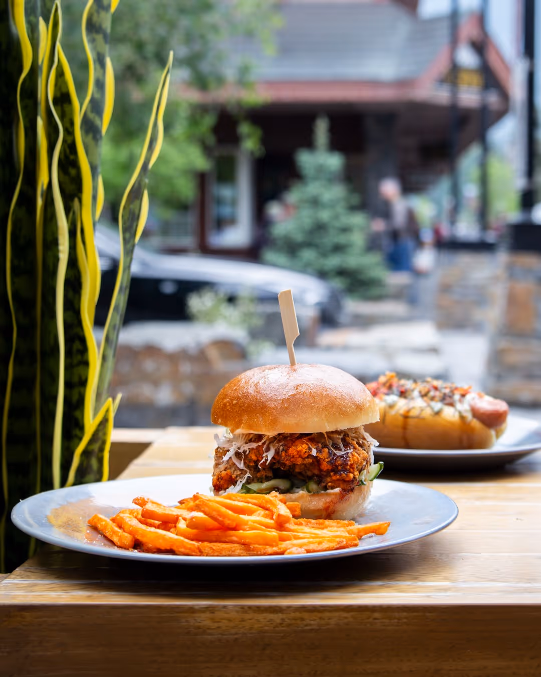 Handhelds, fresh air, good vibes only 🍣☀️
Patio lunch is served!