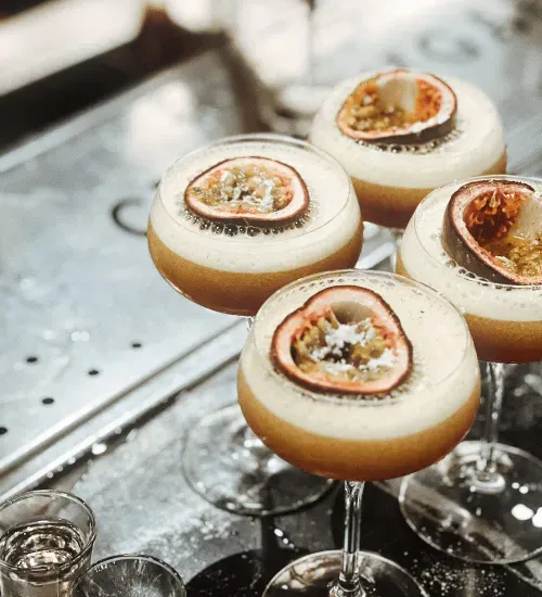 Cocktails servis au bar du restaurant chez Ingall's