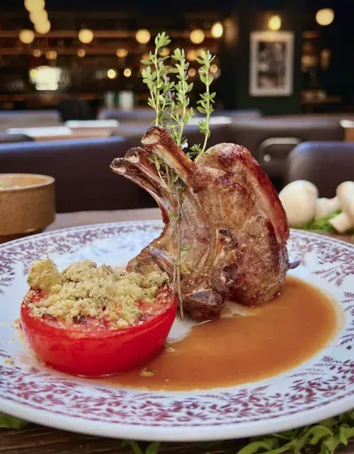 carré d'agneau servi par le restaurant chez Ingall's à Annecy