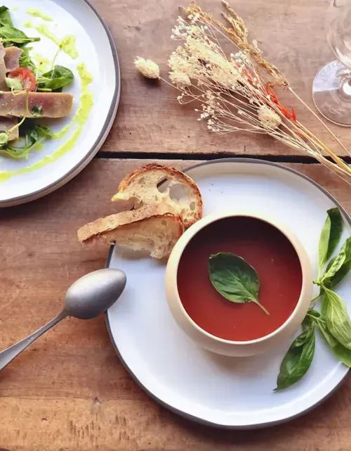 Gaspacho servi par le restaurant chez Ingall's à Annecy