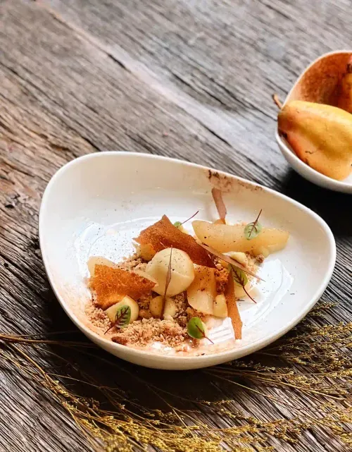 Dessert à base de poire servi par le restaurant chez Ingall's à Annecy