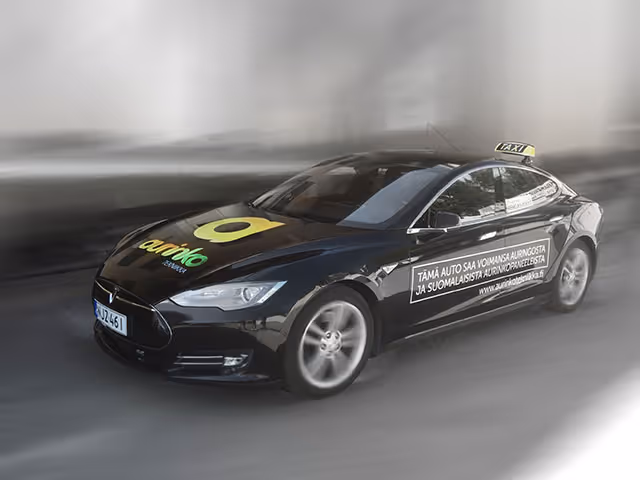 Aurinkotekniikka Tesla Model S P85 Taksi