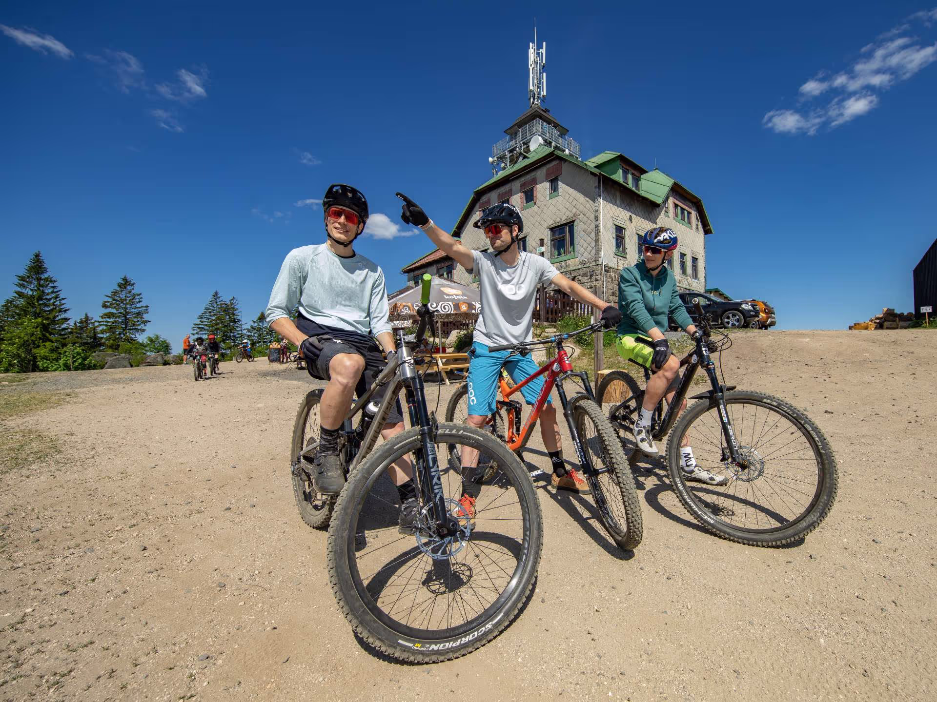 bikepark a cyklisté na tanvaldském špičáku