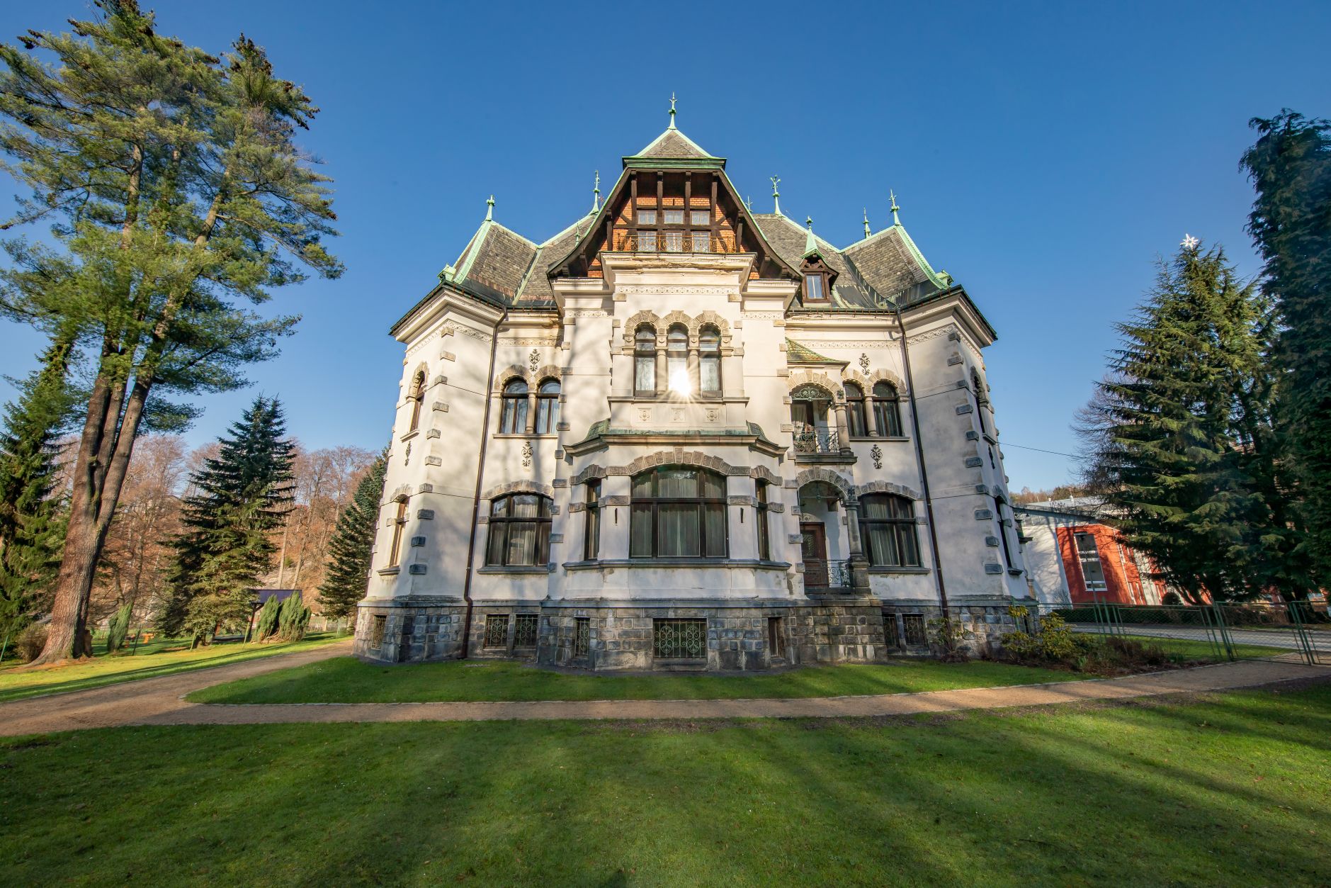 Tavení skla dřevem připomene sklářskou tradici Desné