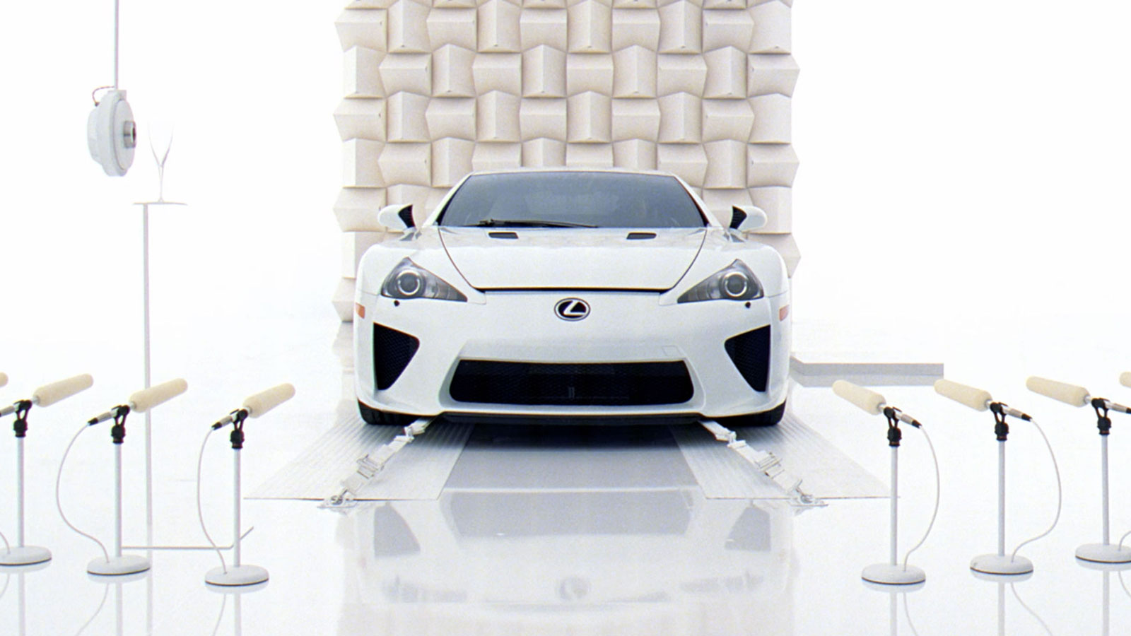LEXUS