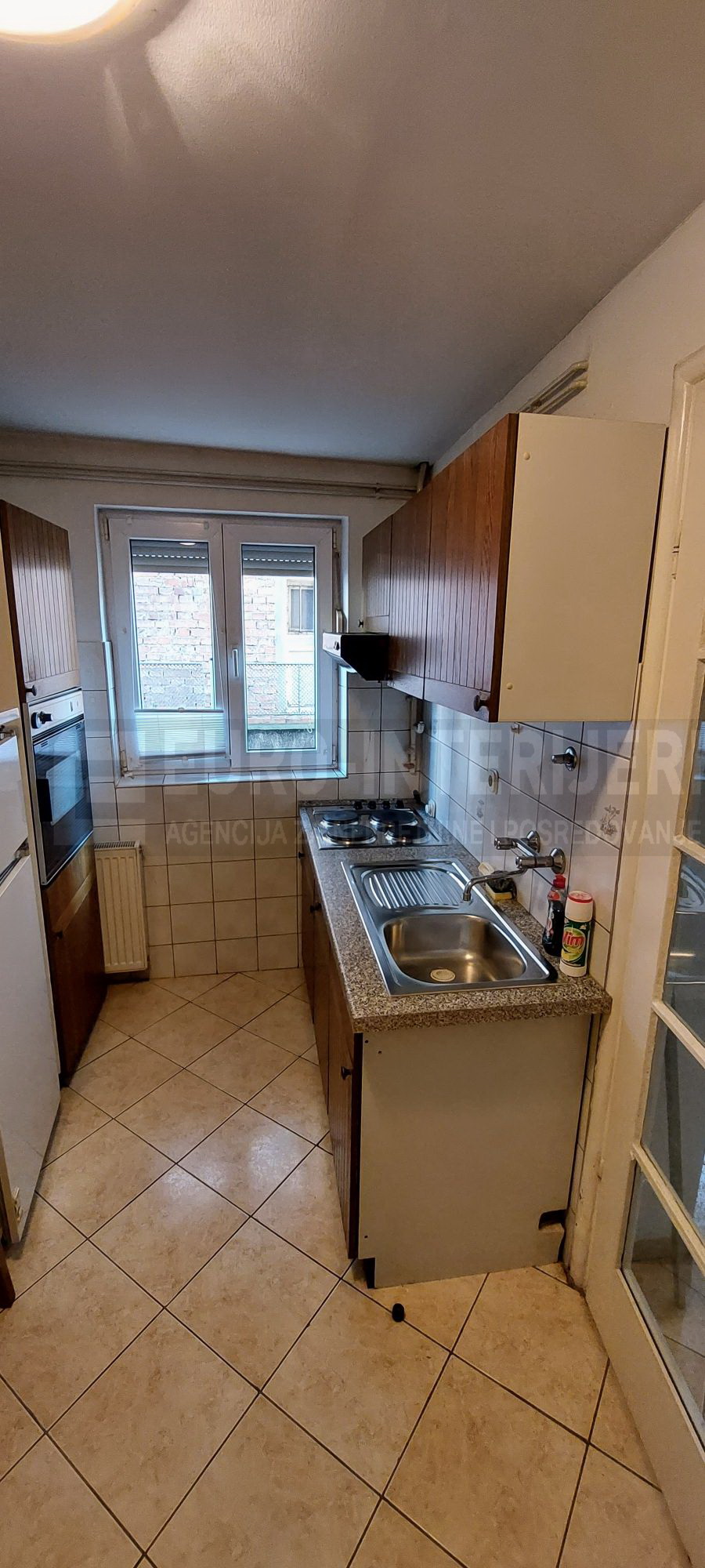 Stan za najam na Trešnjevci, jednoipolsobni 40 m2, tramvaj zona.