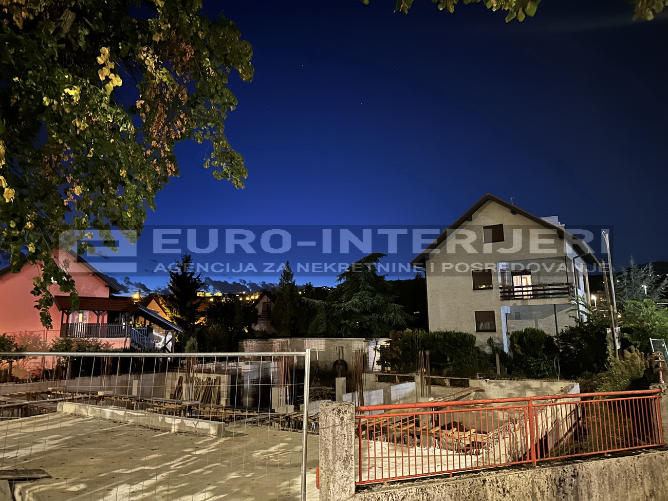 Gospodska ul. započeta gradnja manje zgrade s 5 stambenih jedinica.