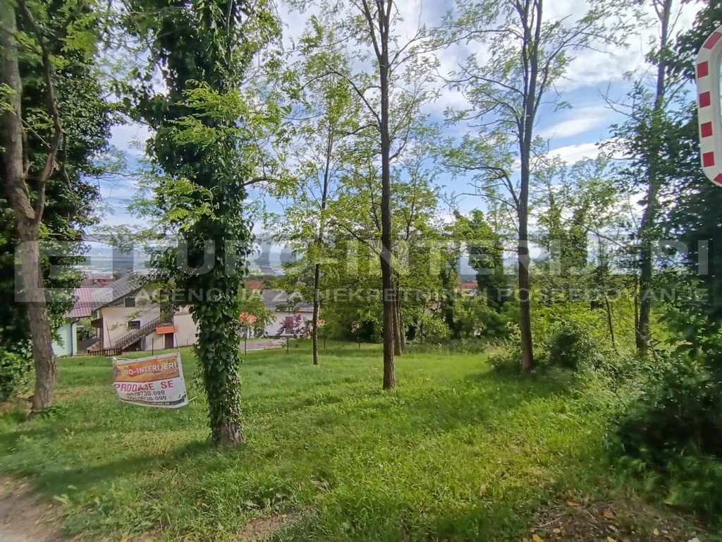 Građevinsko zemljište na Bizeku , pogled na grad.