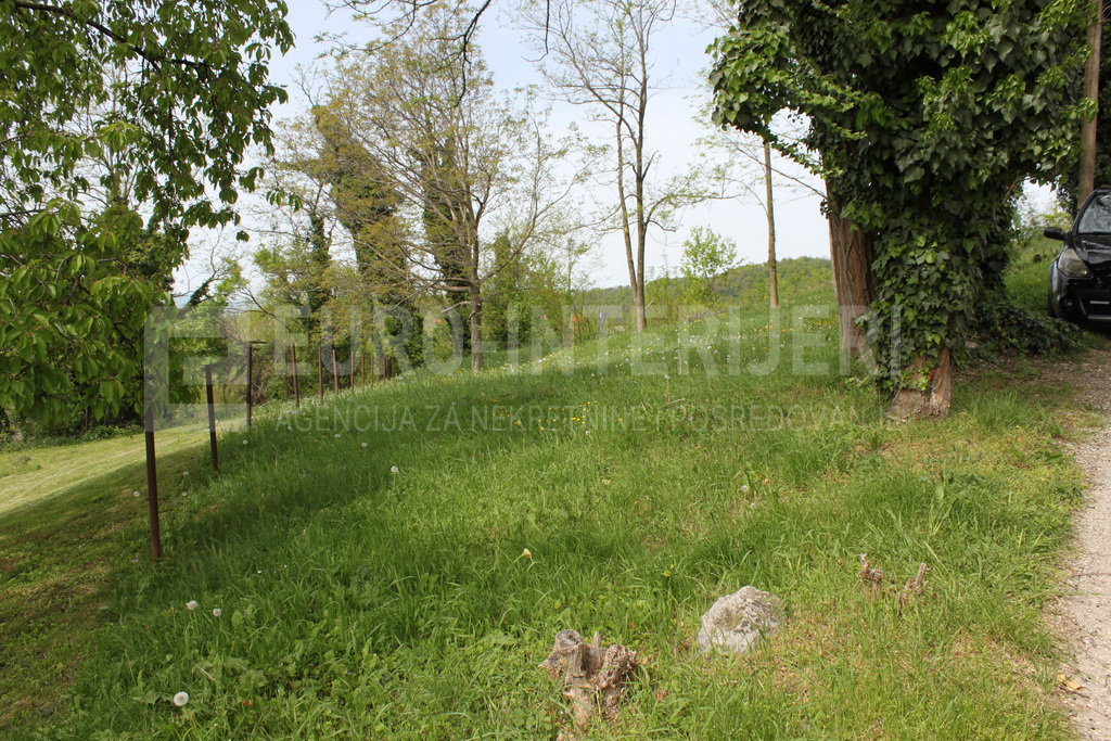 Građevinsko zemljište na Bizeku , pogled na grad.