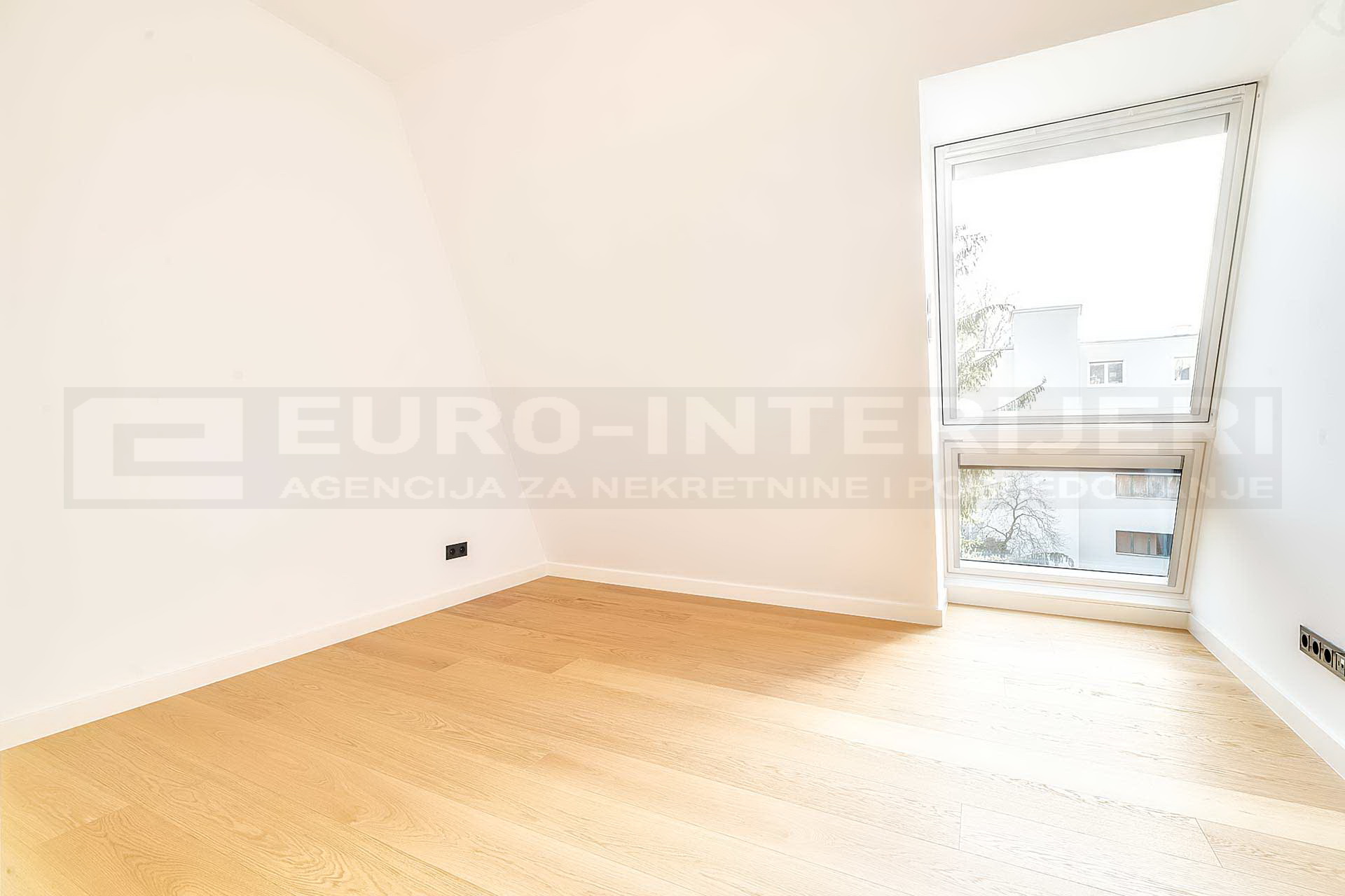 Novogradnja na Ribnjaku, centar Zagreba - useljivo!