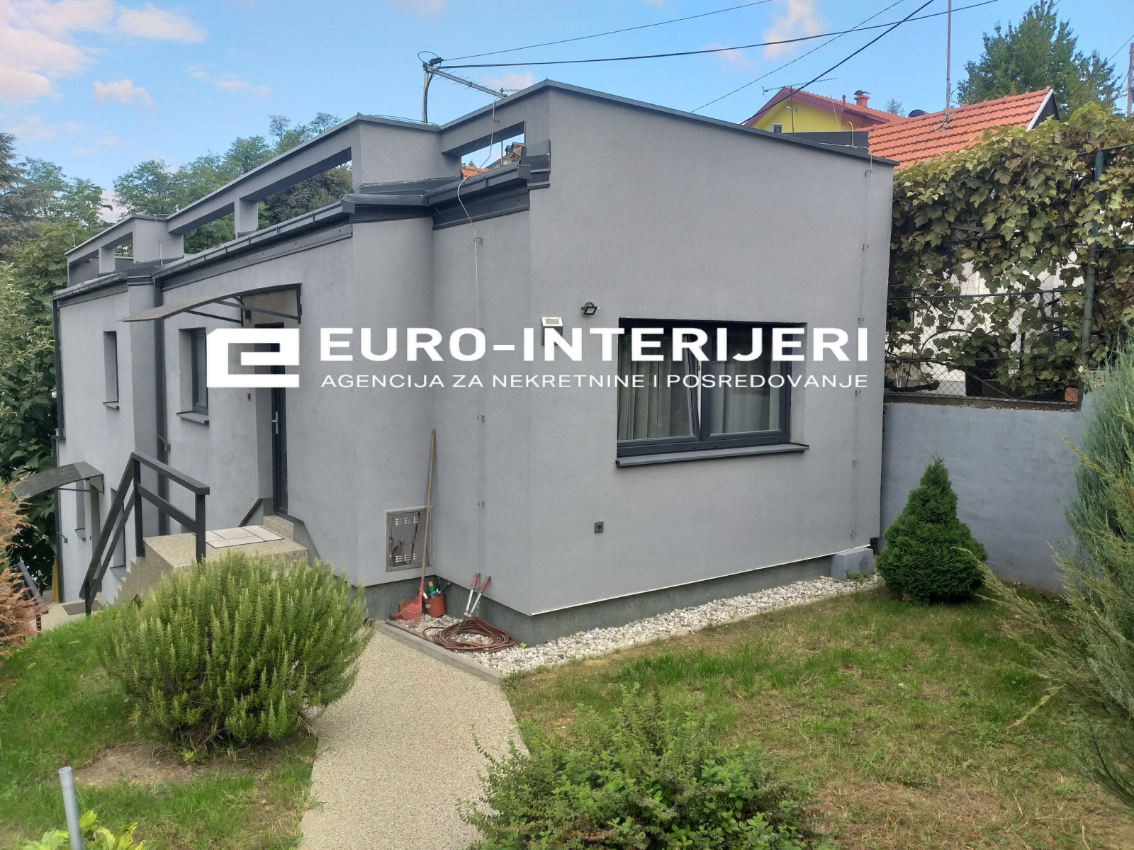 urbana vila s tri stana: Zagreb (Kustošija), 140.00 m2