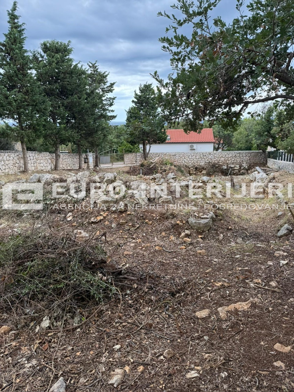 Prodaje se građevinsko zemljište s projektom i građ. dozvolom otok Pag