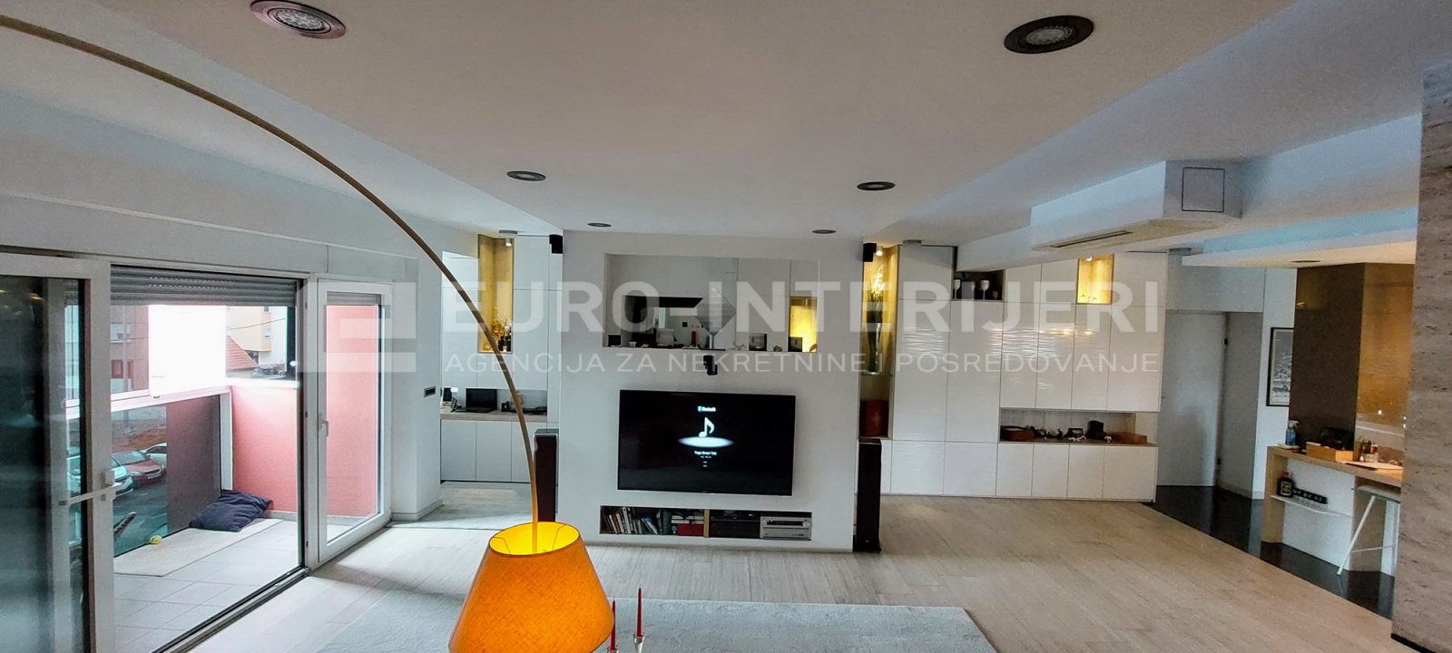 Stan Stenjevec, atraktivan dizajnerski Penthouse pov. 135 m2 + terasa