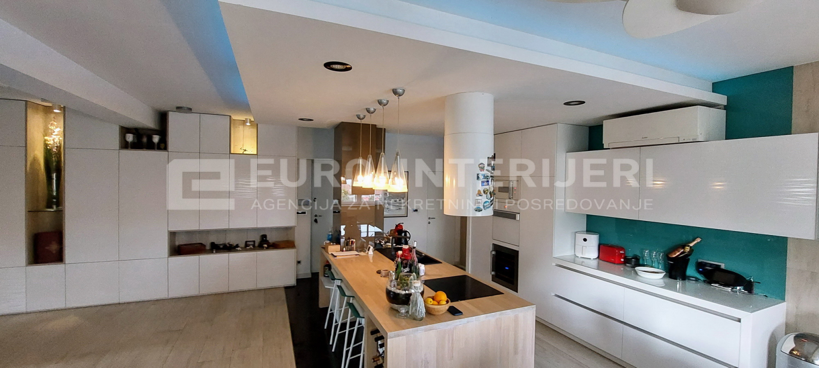 Stan Stenjevec, atraktivan dizajnerski Penthouse pov. 135 m2 + terasa