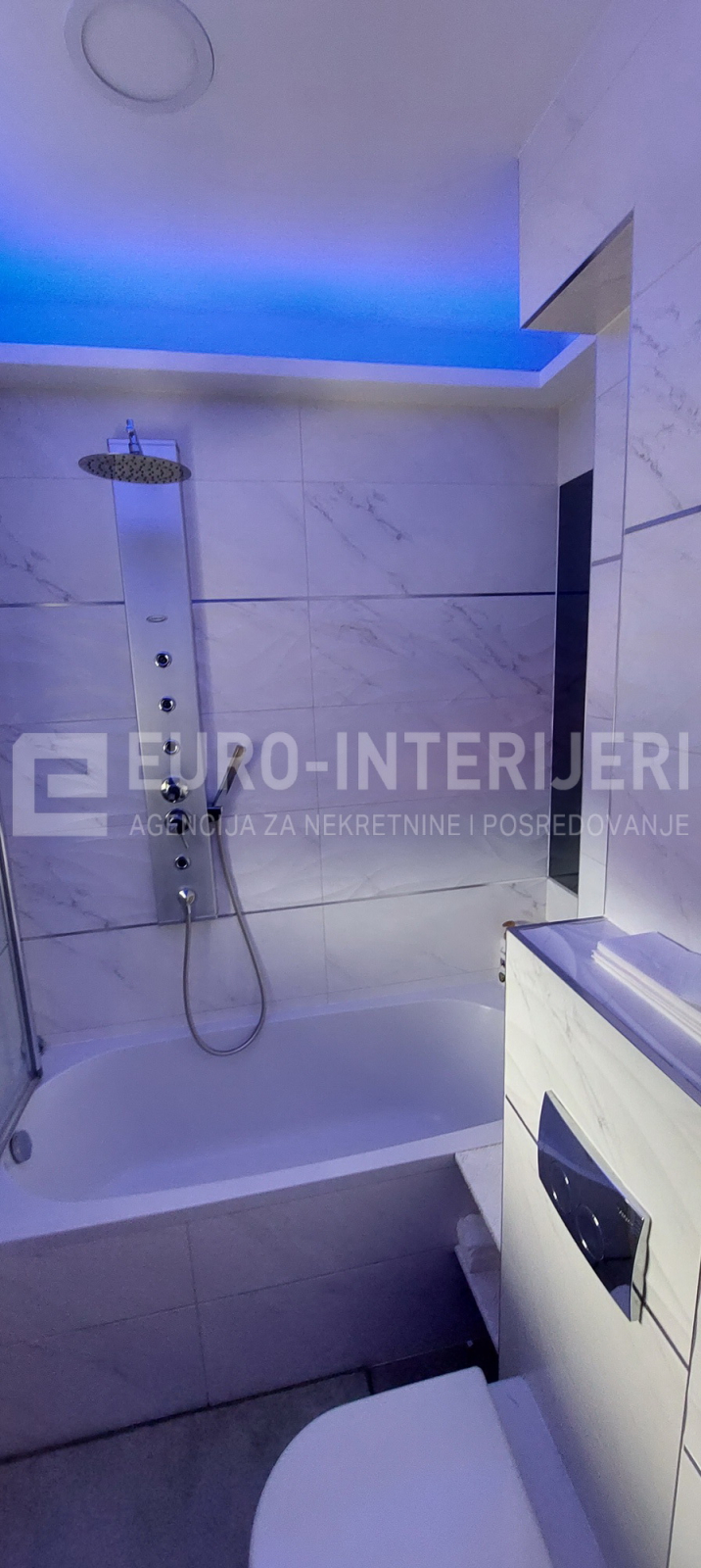 Stan Stenjevec, atraktivan dizajnerski Penthouse pov. 135 m2 + terasa