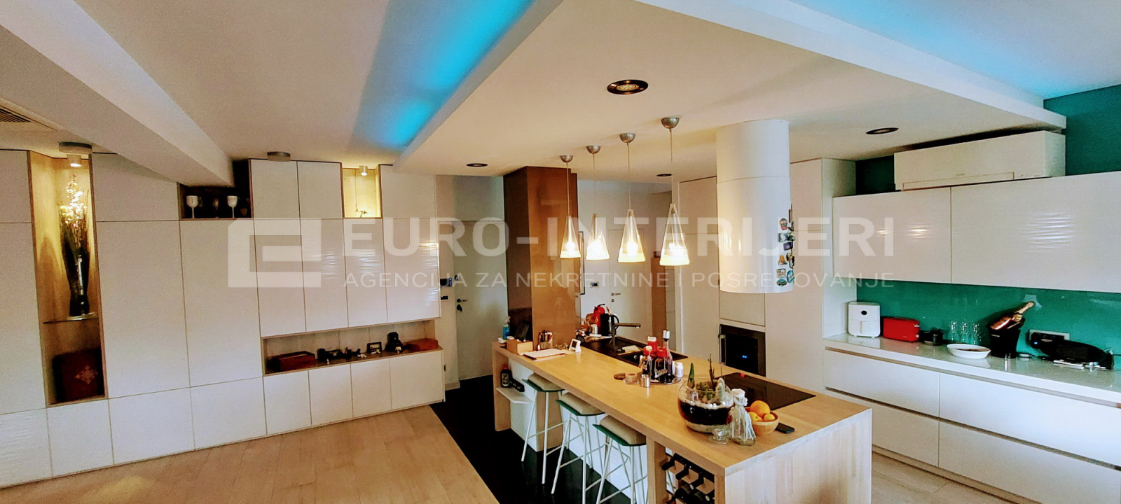 Stan Stenjevec, atraktivan dizajnerski Penthouse pov. 135 m2 + terasa