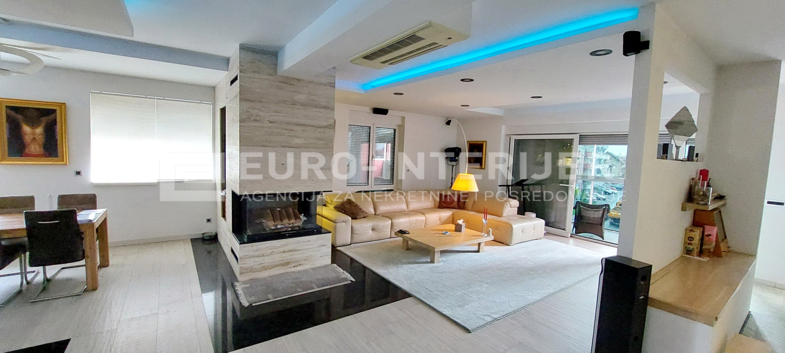 Stan Stenjevec, atraktivan dizajnerski Penthouse pov. 135 m2 + terasa