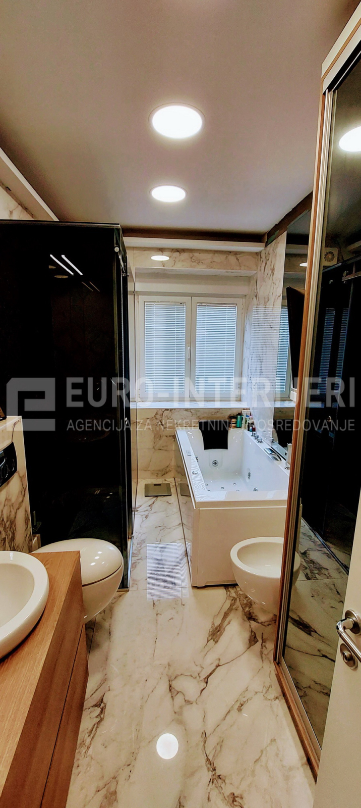 Stan Stenjevec, atraktivan dizajnerski Penthouse pov. 135 m2 + terasa