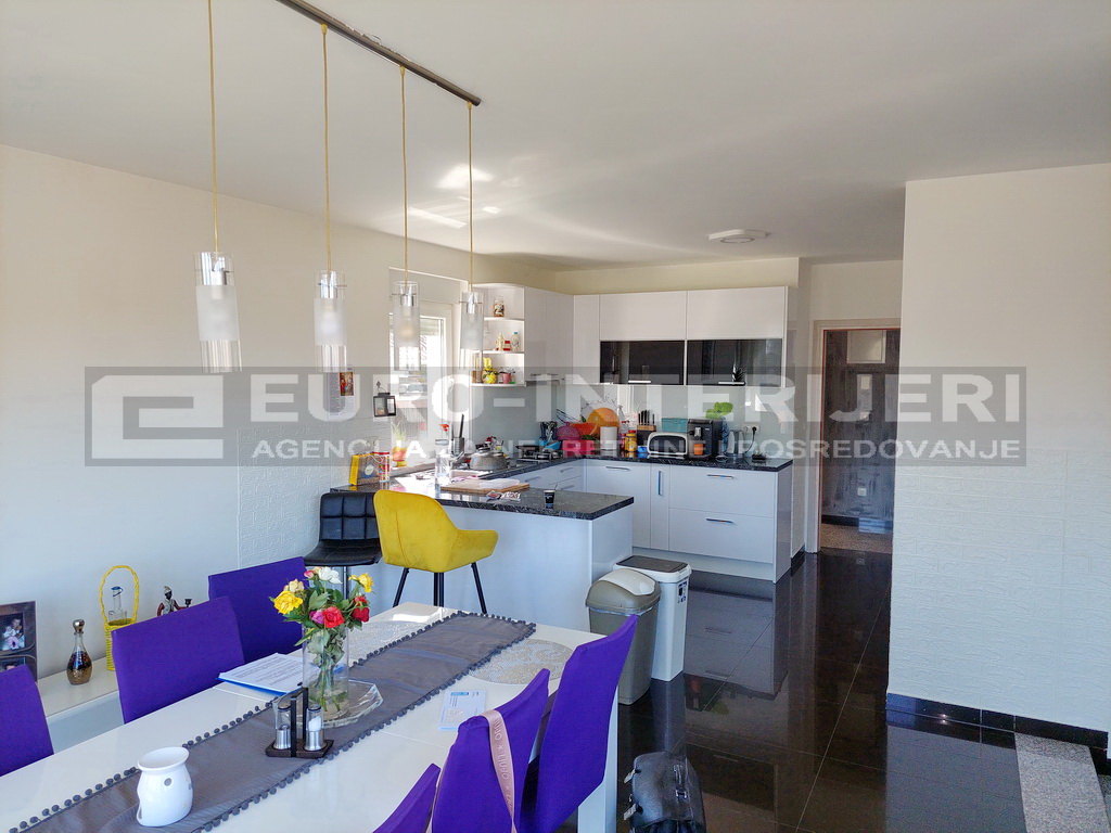 Kuća: Samobor - Vrhovčak, površine 353.41 m2 - BEZ PROVIZIJE!