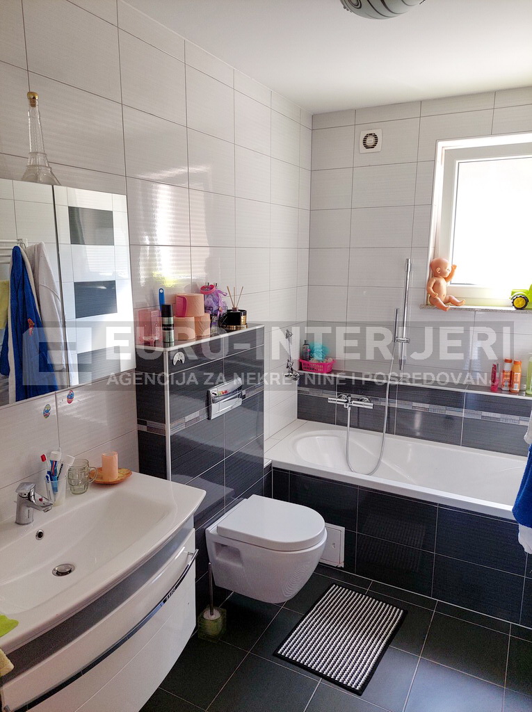 Kuća: Samobor - Vrhovčak, površine 353.41 m2 - BEZ PROVIZIJE!