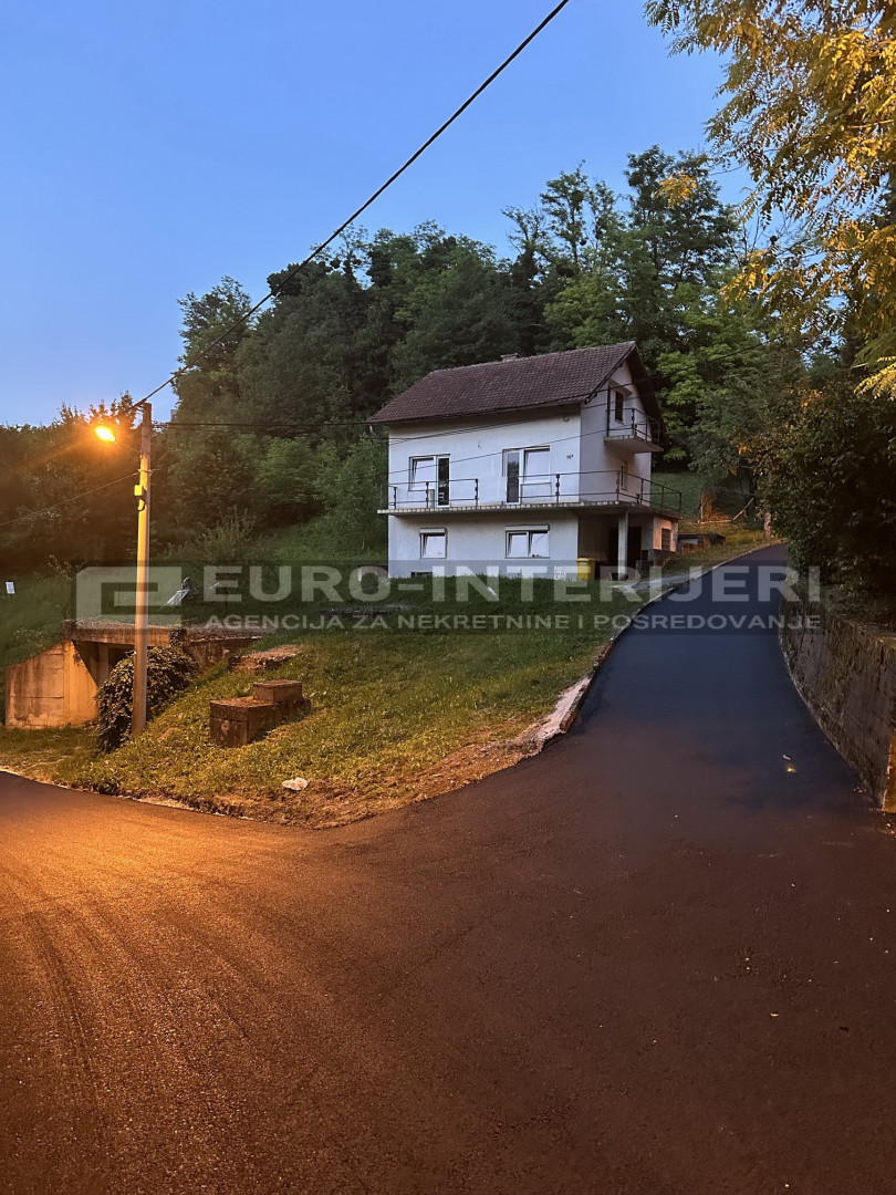 Kuća u Zagrebu - Borčec - ukupne površine 200 m2, bez provizije