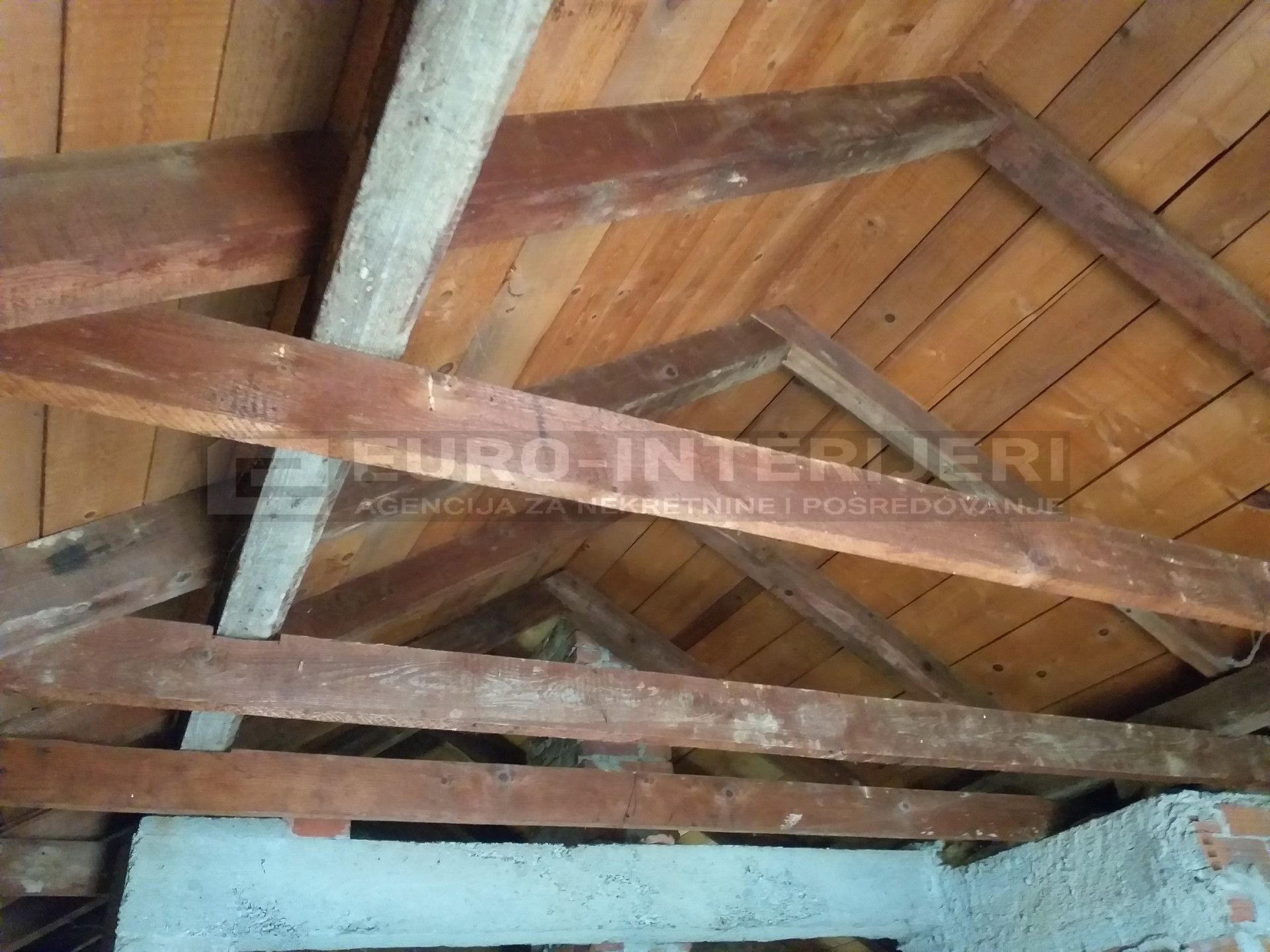 Kuća u Zagrebu - Borčec - ukupne površine 200 m2, bez provizije