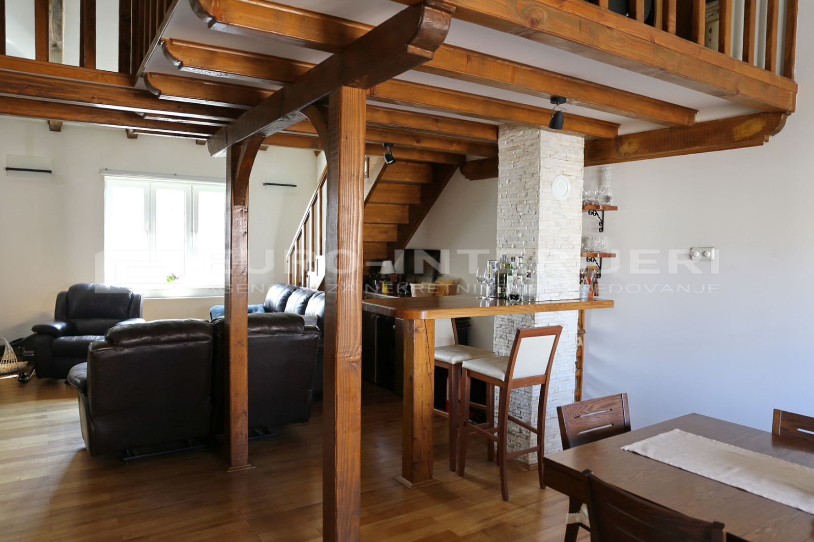 Prodaja kuće - Zagreb - Kvatrić, površine 380 m2 - BEZ PROVIZIJE!
