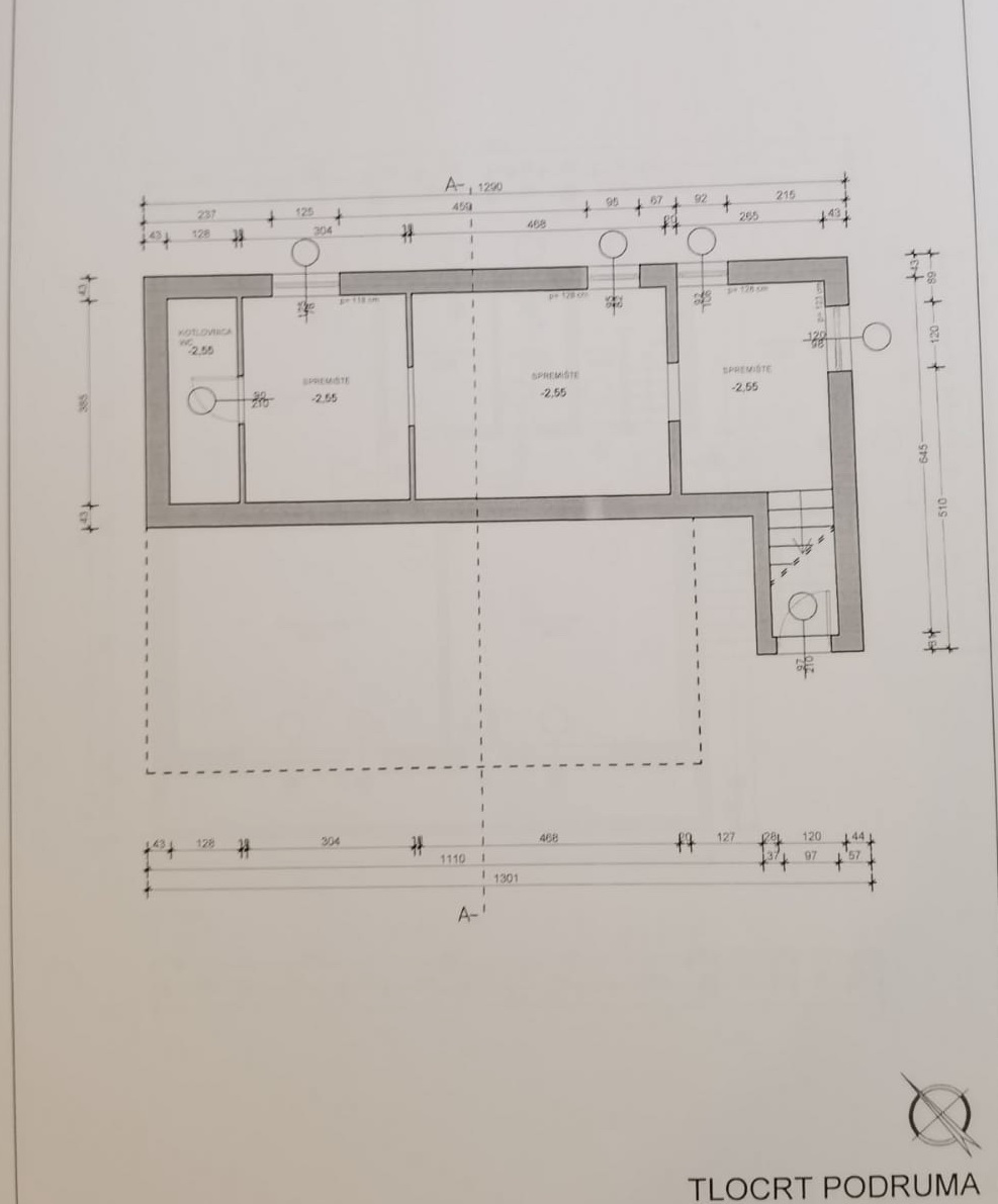 Obiteljska kuća Jakovlje, uredna s urednom okućnicom