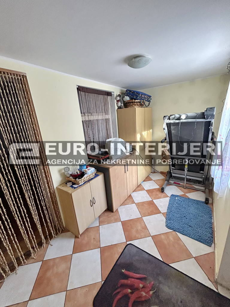 Kuća za adaptaciju - Malešnica - 73 m2 + garaža, bez provizije