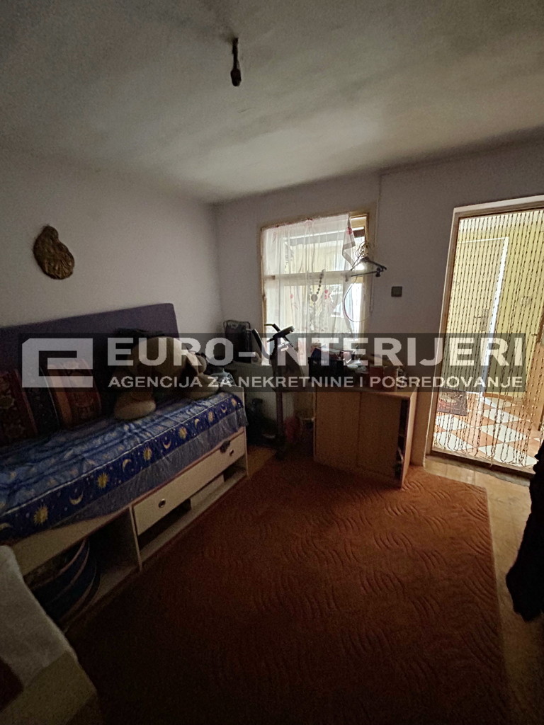 Kuća za adaptaciju - Malešnica - 73 m2 + garaža, bez provizije